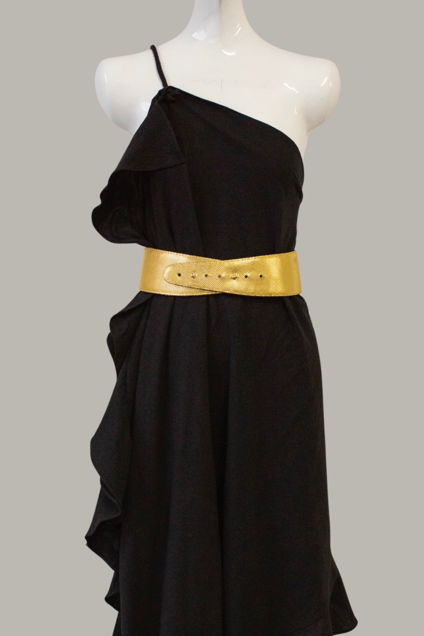 Reversible Crescent Belt in Gold Armour & Black Leather